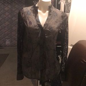 Amazing blouse, great design and beautiful lace